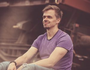 Portraitfoto Lars Scaled E1618656730130